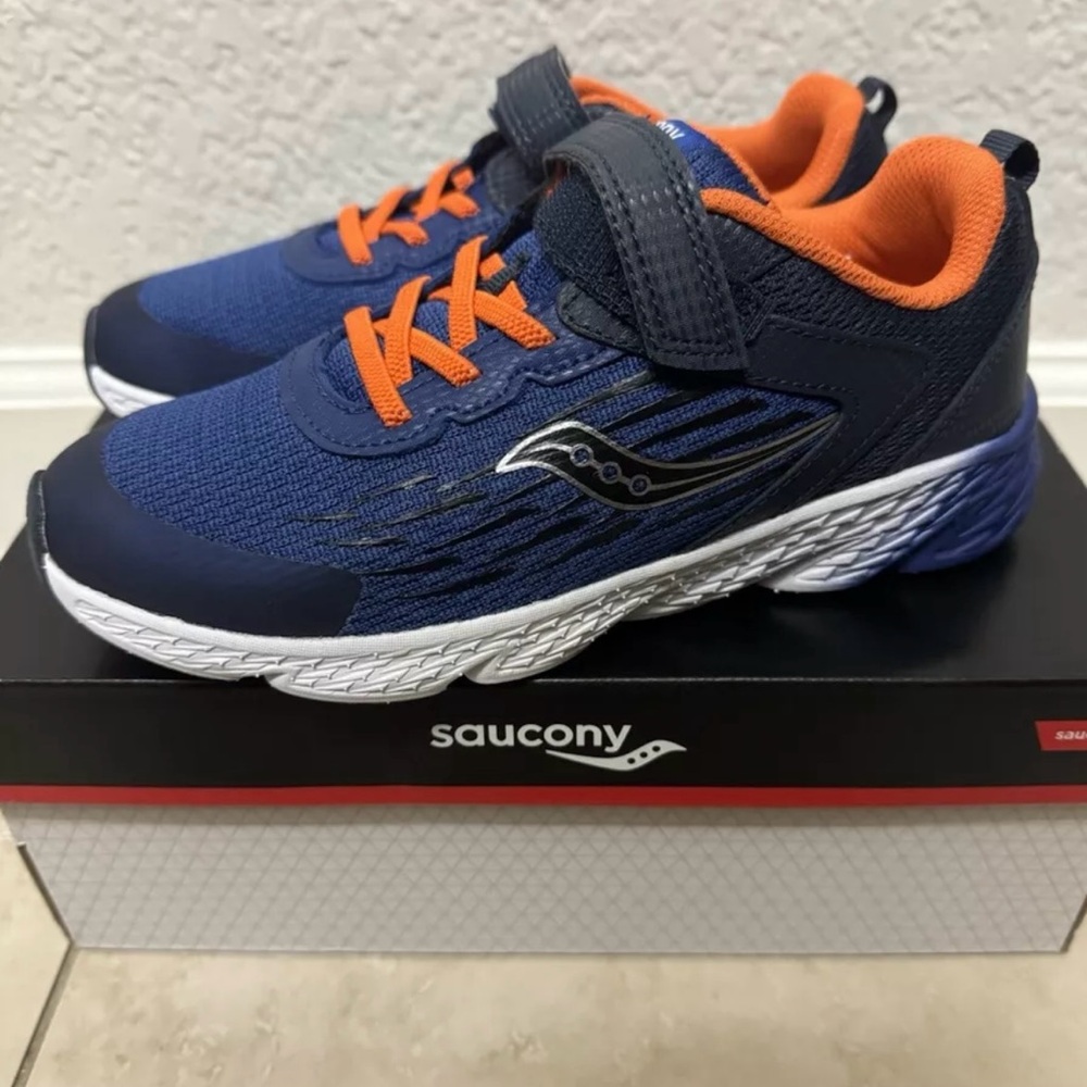 NWT Boy's Sneakers & Athletic Shoes Saucony Kids S Wind A/C Navy 3 XW